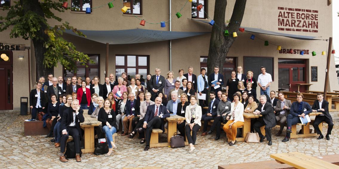Jahrestreffen 2016 des Netzwerkes Stiftungen und Bildung Jahrestreffen 2016 des Netzwerkes Stiftungen und Bildung