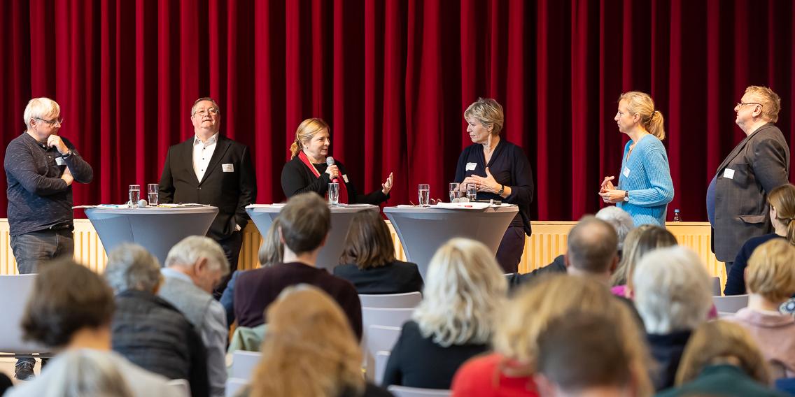 f Fachtagung Kommunale Bildungslandschaften Podium